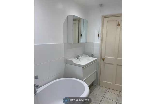 Flat to rent in Shortlands Road, Bromley
