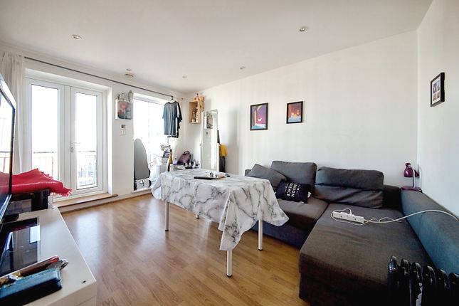 Flat 144, London photo 2