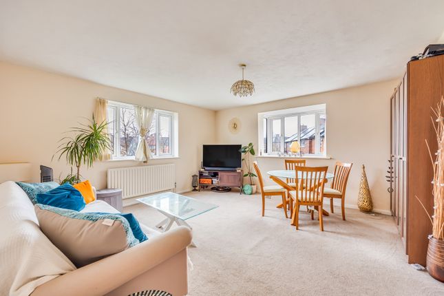 30, Birchwood Close, Morden photo 2