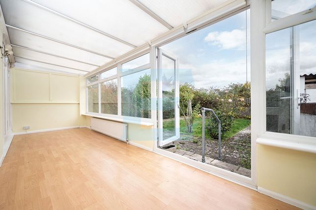 19, Featherstone Road, London photo 4
