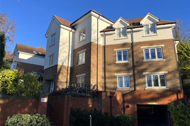 Flat to rent in Russell Hill, Purley