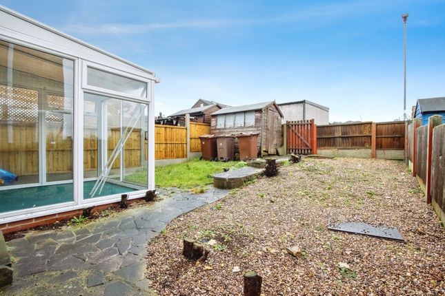 19, Meadow Lane, West Yorkshire photo 4