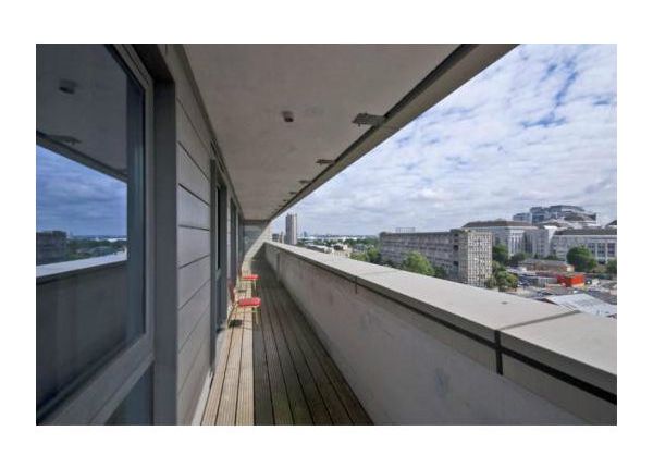Flat for sale in Wharfside Point South, Prestons Road, London