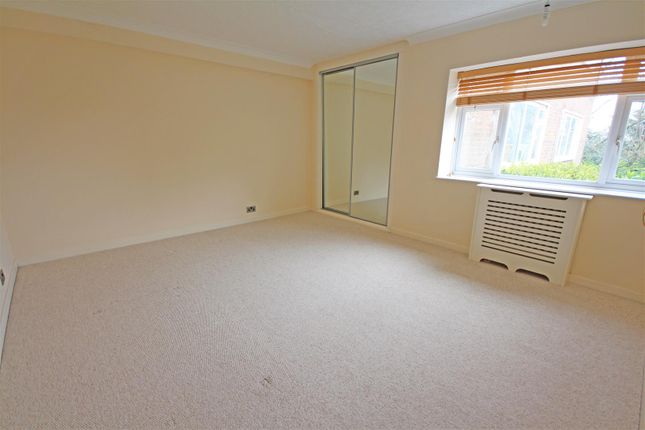 33, Woodland Court, Hove photo 4