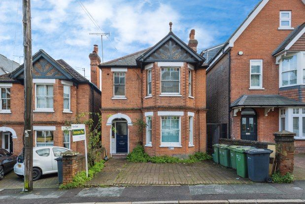 Thumbnail Flat to rent in Farnham Road, Guildford