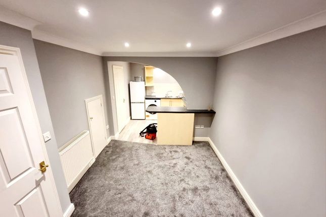 1, Camela Villas, Aldershot photo 3