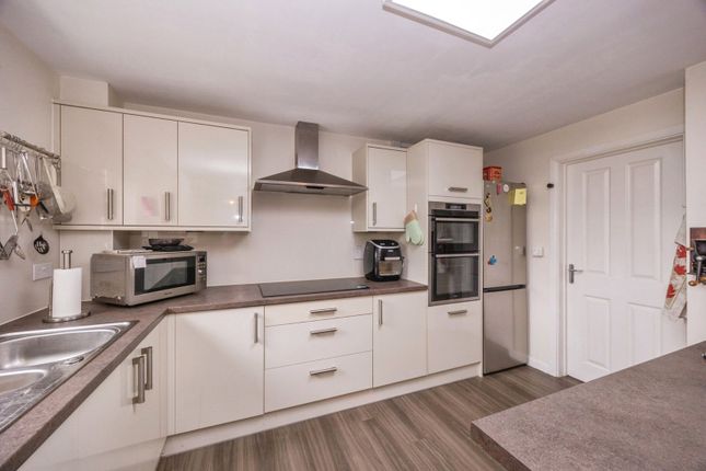 11, Endal Way, Waterlooville photo 3