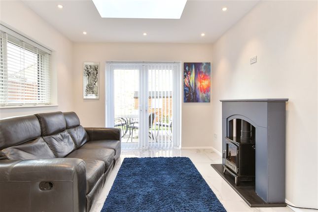 Embassy Close, Gillingham photo 3