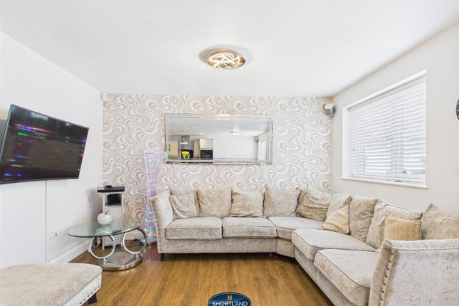14a, Hasilwood Square, Coventry photo 3