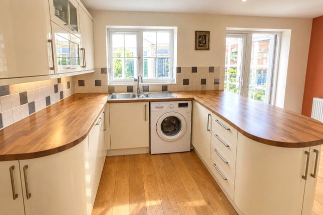 26, Deverills Way, Slough photo 3