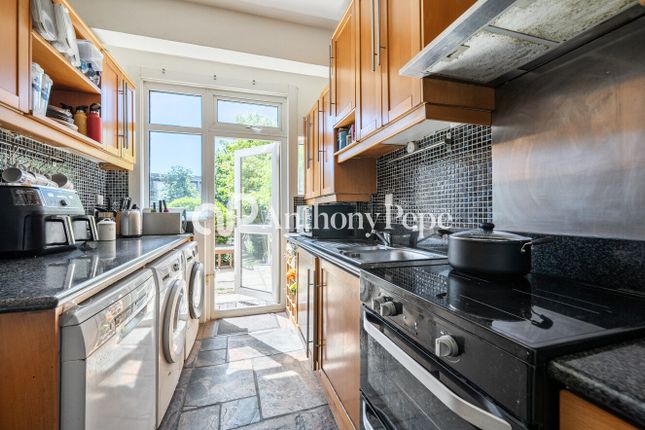 19, Crescent Rise, London photo 4