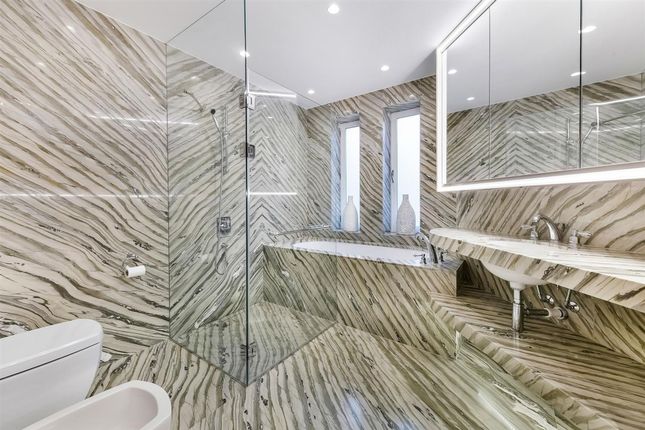 Knightsbridge Luxury  Flat 30, Wellington Court (30).Jpg