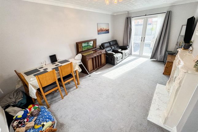 3, Faraday Grove, Corby photo 2