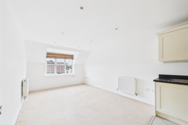 18, St. Bartholomews Close, Chichester photo 3