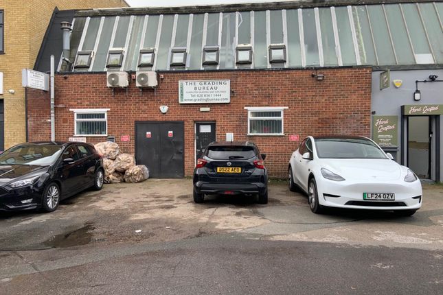 Warehouse to let in Cline Road, London