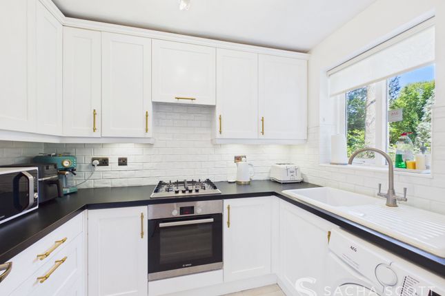 69 Worcester Road, Sutton photo 3