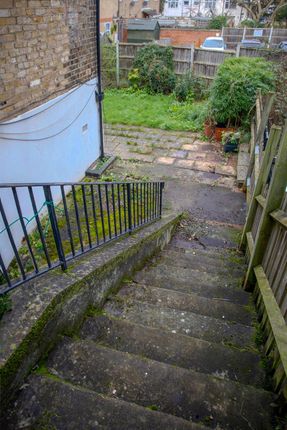202, Brigstock Road, Thornton Heath photo 2