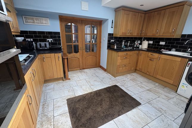 5 Llewellyn Street, Blaencwm photo 3