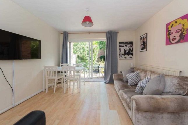 3, Teddington Close, Canterbury photo 3