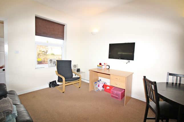 Flat to rent in Southgrove Road, Sheffield S10
