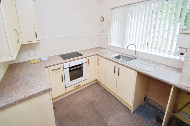 13 Cliffe Court, Castle Road, Keighley photo 4