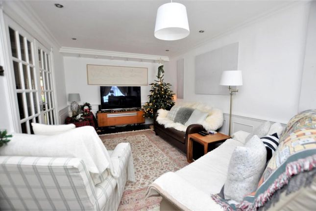 75, Clayburn Circle, Basildon photo 2