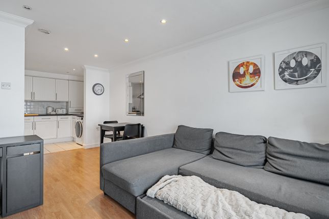 Flat 6,,, Stanway Place, Chertsey photo 4