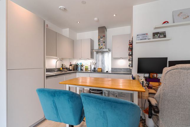 Georgette Apartments, 4 Cendal Crescent, London photo 4