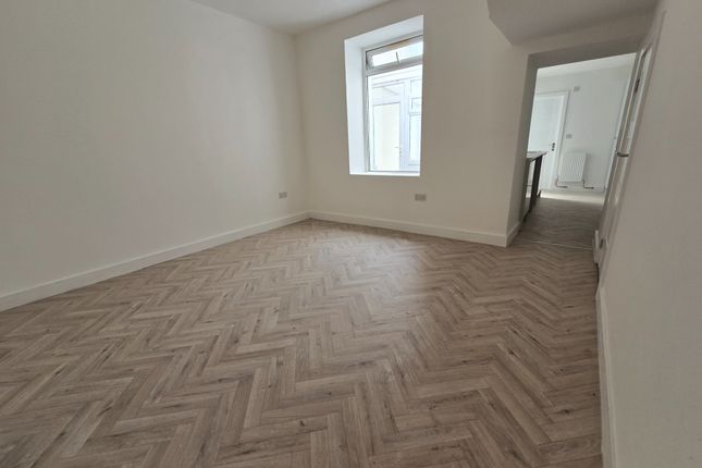 76 Station Road, Llanelli photo 4