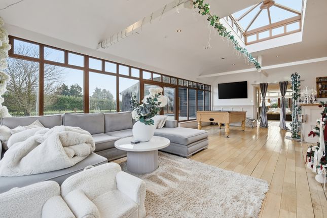 The Barn, Three Clovers Farm,, Ashwells Road, Brentwood photo 2