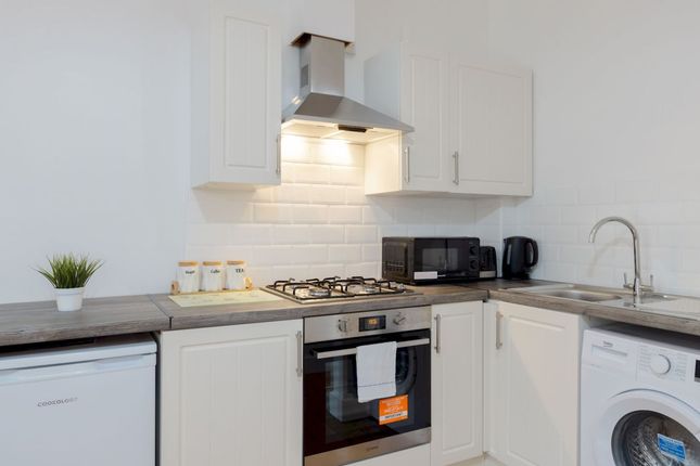 Flat to rent in Tower Hamlets Road, London