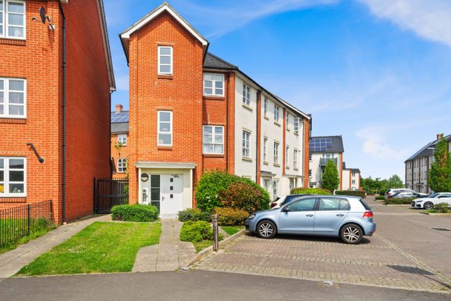 Flat for sale in Cotton Close, Mitcham