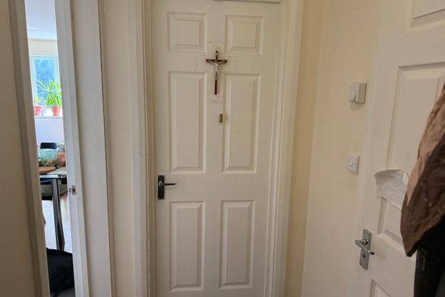 BROADVIEW LONG LANE , STANWELL photo 2