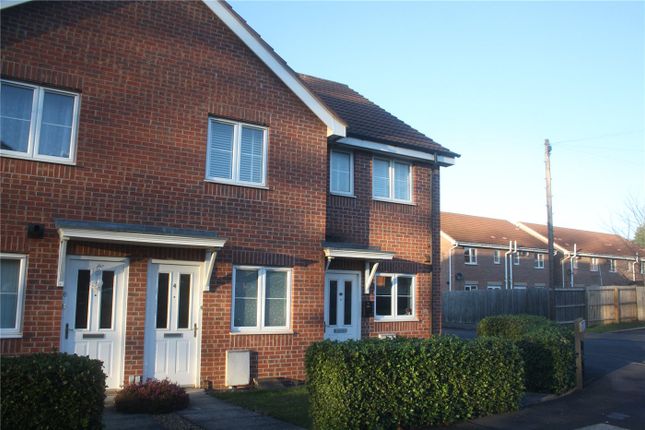 2 bed flat to rent in Ainsdale Close, Fernwood, Newark NG24