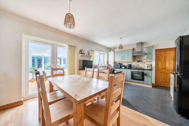22, Woodlands Drive, Wakefield photo 3