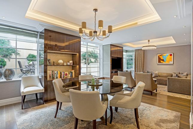 Flat 4, Belgravia House,, Halkin Place, London photo 3