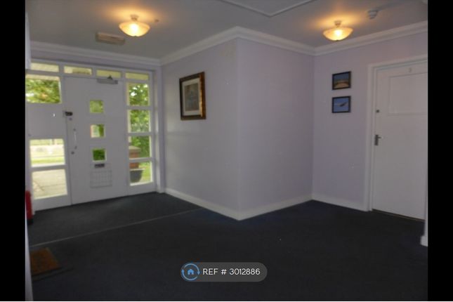 Flat, Wellfield Road, Hatfield photo 2