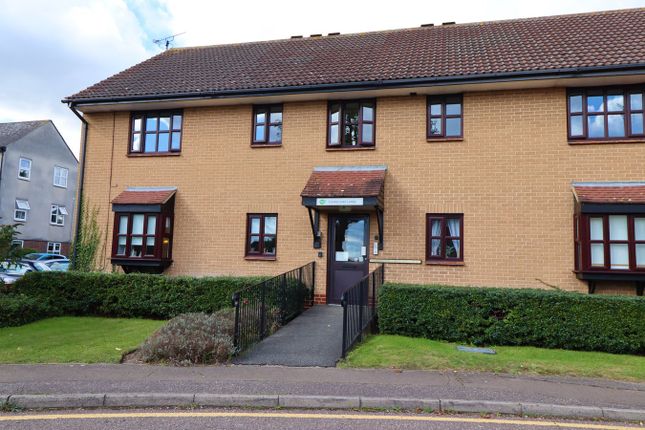 2-bed house on Carisbrooke Lodge, Hilltop Close, Rayleigh, £200,000