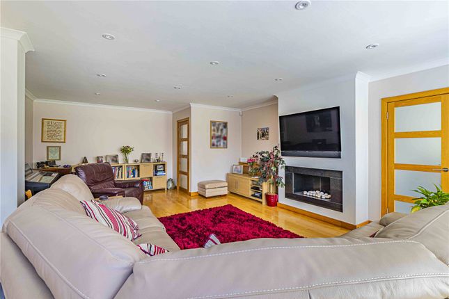 23, Arden Close, Bushey photo 3