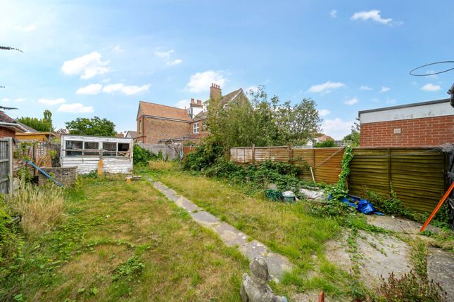 54 Richmond Avenue, Bognor Regis photo 3