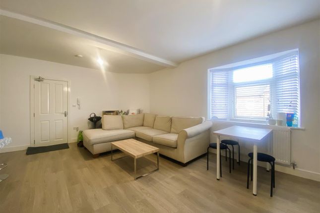Flat 3, 104-106, Park Street, Luton photo 3