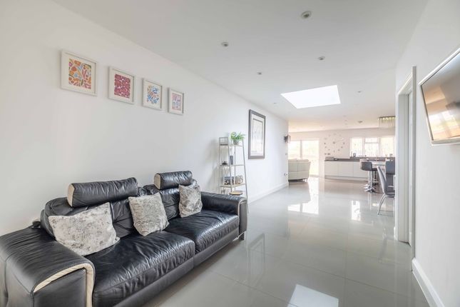 53, London Road, Datchet photo 4
