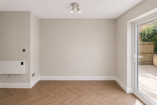 19A, Silverthorne Road, London, SW8 3BA, London photo 3
