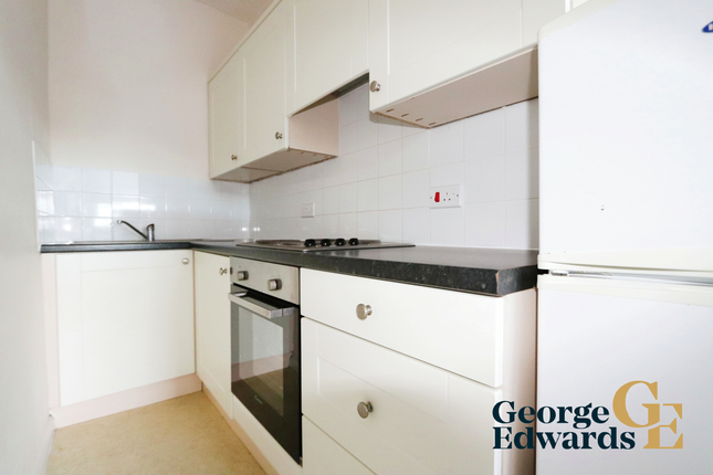 Flat 11,  18, Hill Street, HAVERFORDWEST photo 3