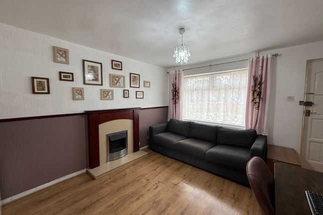 10, Petersfield Close, Netherton photo 2