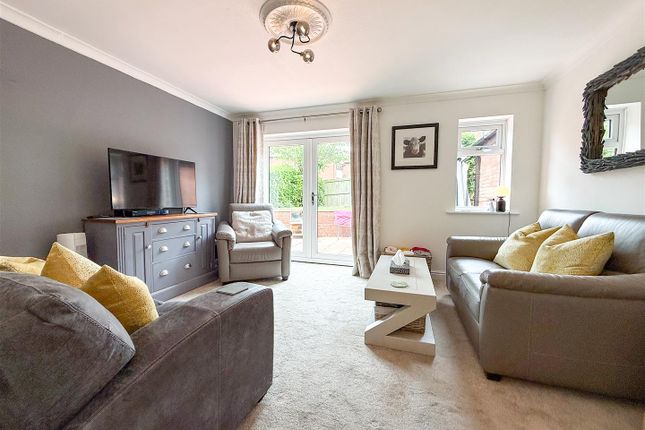 7, Chelsea Close, Stoke-On-Trent photo 4
