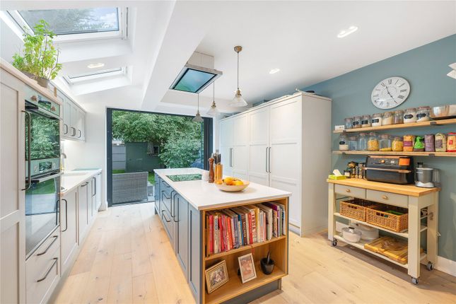 24, Lucas Road, London photo 2