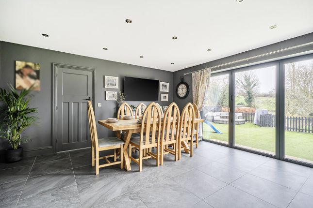 The Highlands, Ash Terrace, Thatcham photo 3