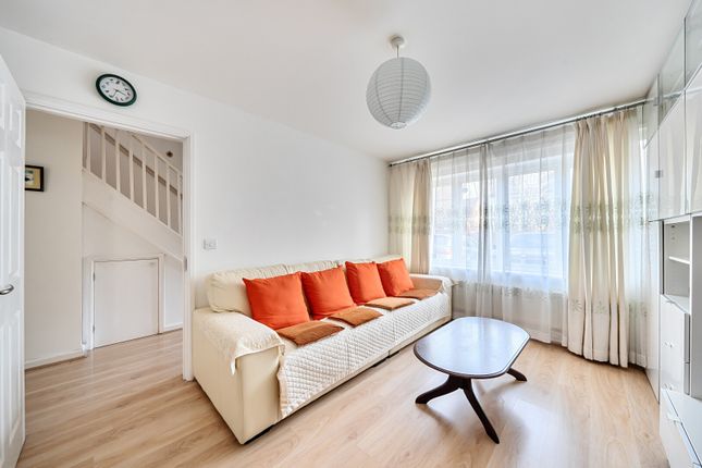 7, Rivett Drake Close, Guildford photo 4