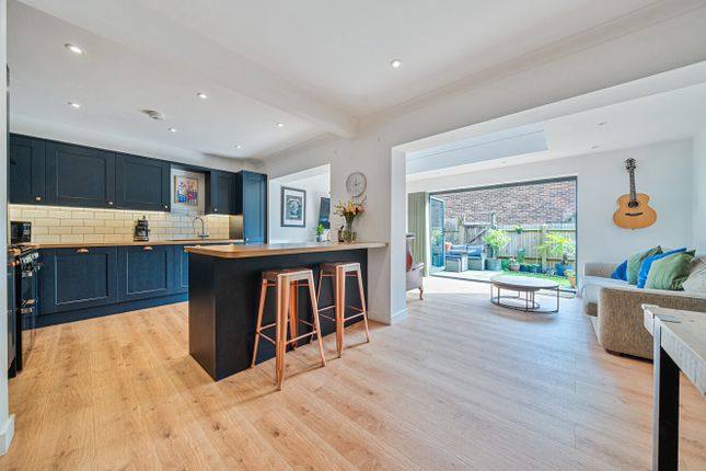 2, Heron Court, Bromley photo 3